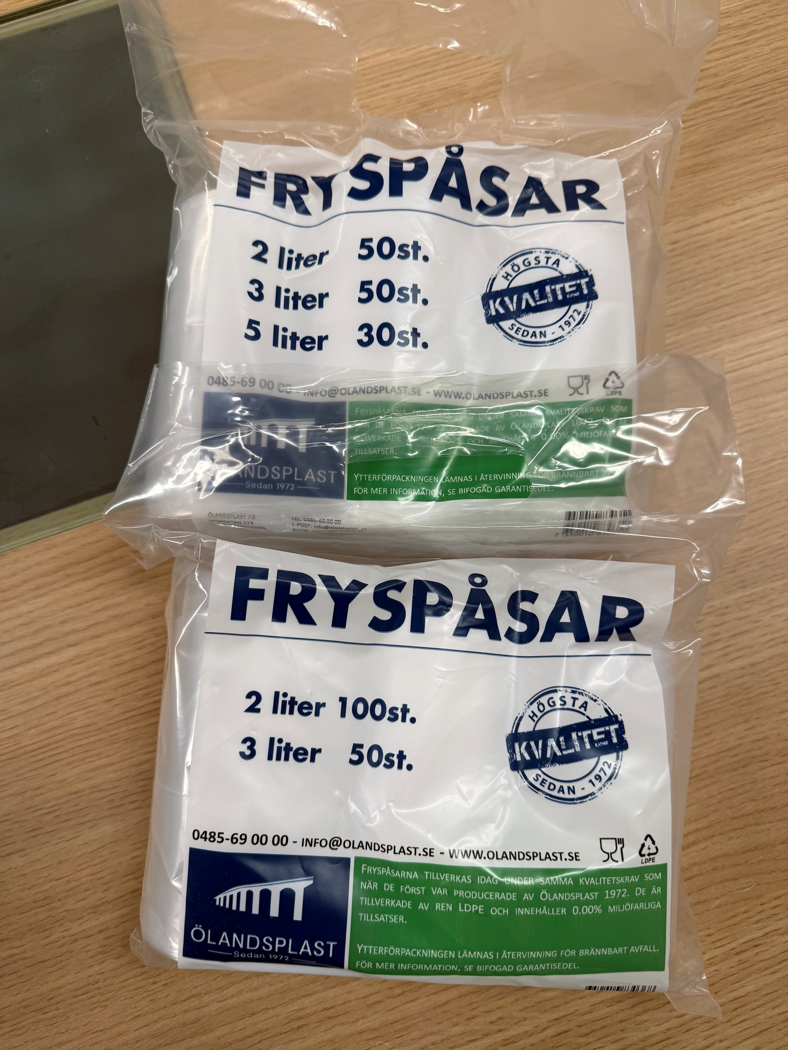 ryttarkamraterna bild till webbshop med klubb kläder ryttare med klubbkläder på häst 